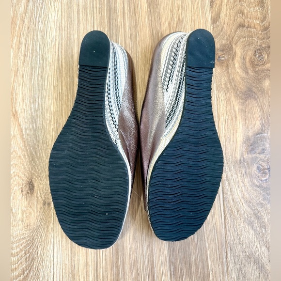 J. Renee ABRIELLE Taupe Metallic Size 7.5 LNC - Picture 9 of 10